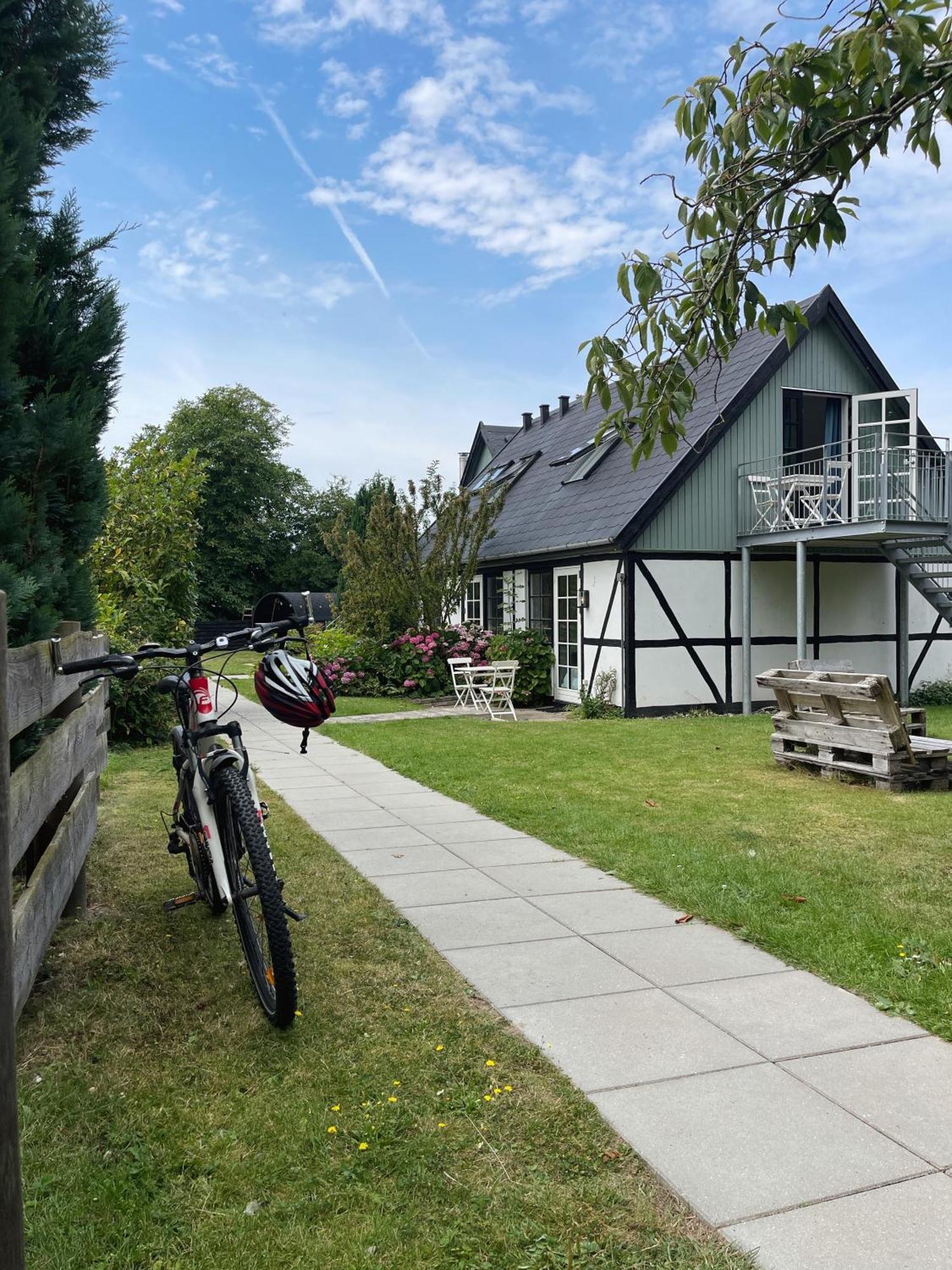 Kirsebaerkroen - The Inn Between Praesto Exterior photo